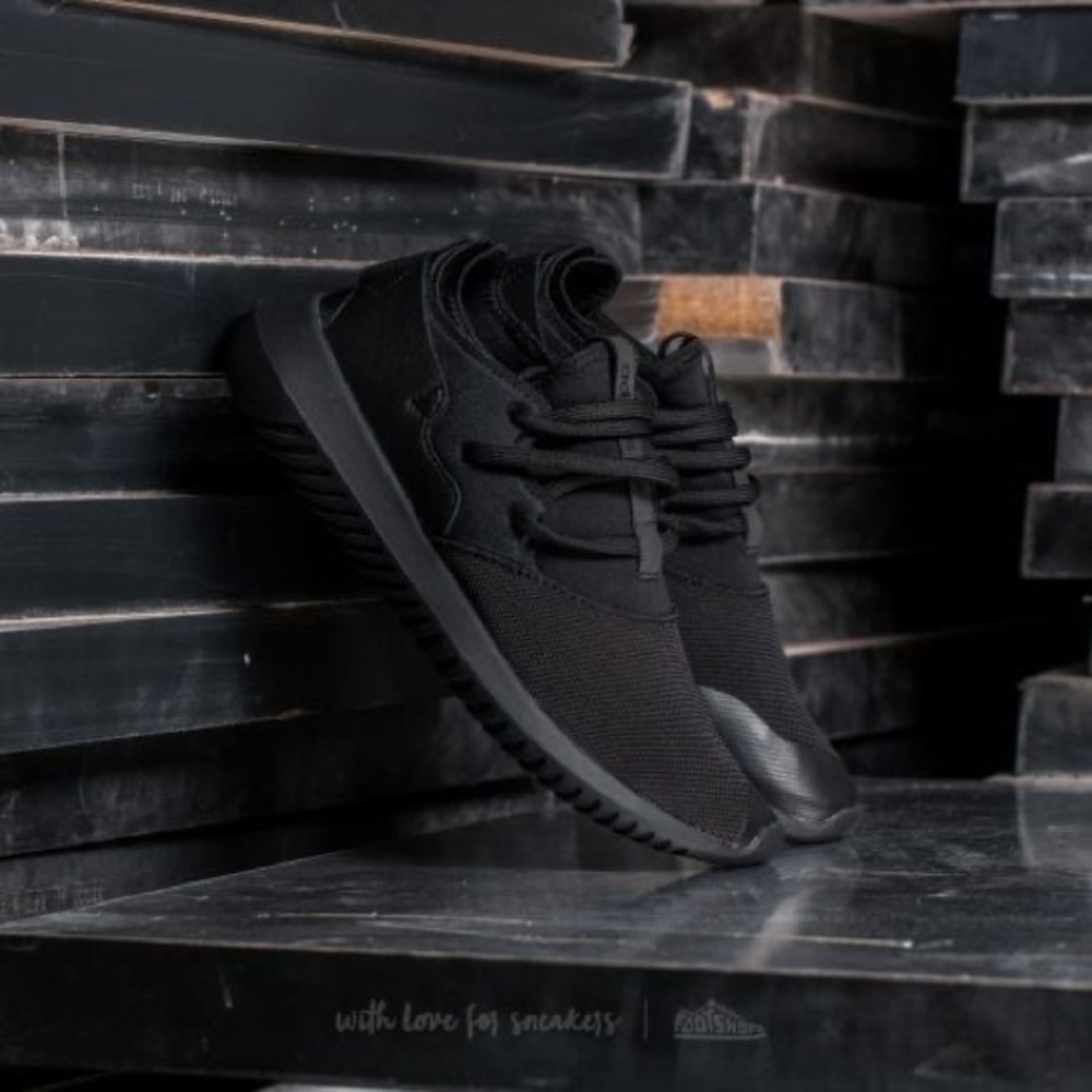 Women’s ADIDAS TUBULAR ENTRAP
Core Black/ Core Black/ Core Black -size 6.5-NWT